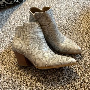 Women’a Ankle Booties